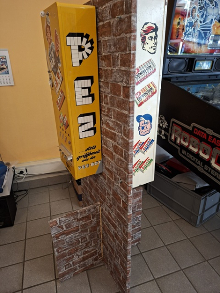 Warenautomat 'Petz', gebraucht